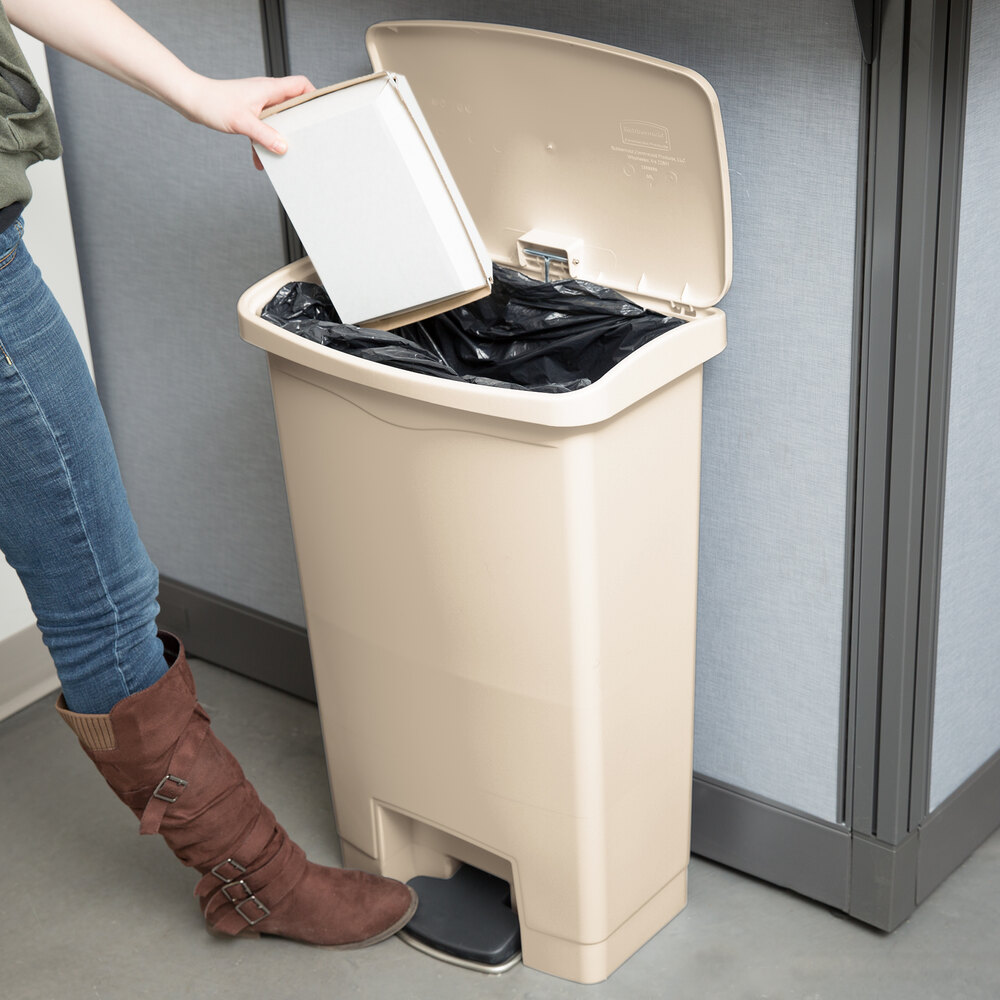 Rubbermaid 1883458 Slim Jim Resin Beige Front StepOn Trash Can 13 Gallon