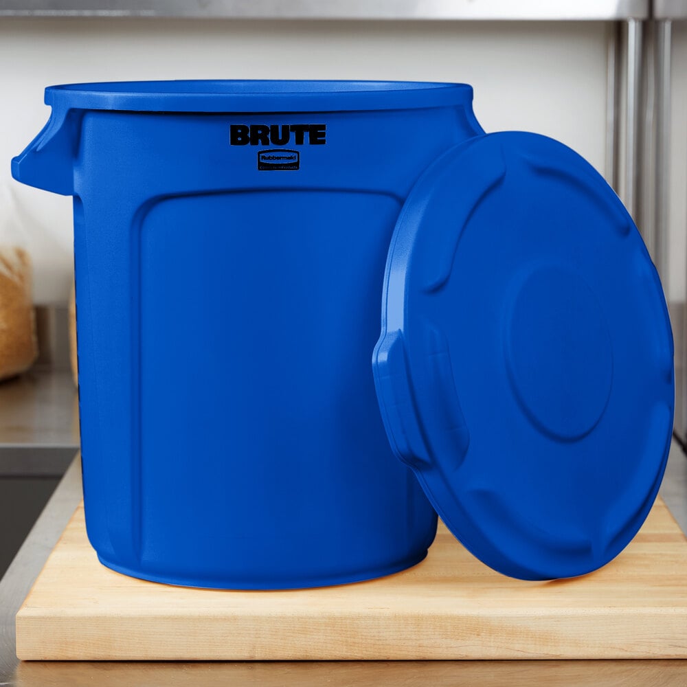 Rubbermaid BRUTE 10 Gallon Blue Trash Can and Lid