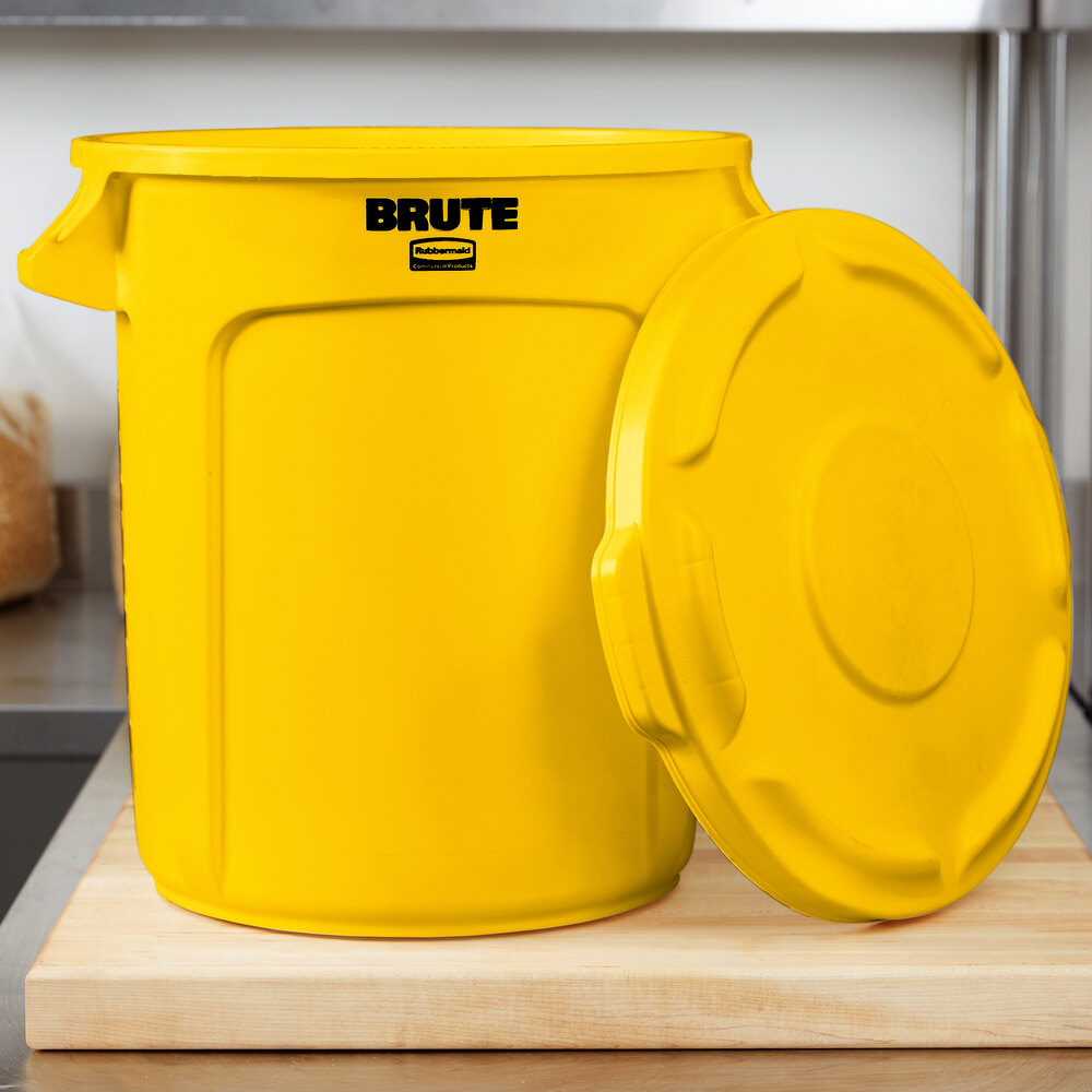 Rubbermaid BRUTE 10 Gallon Yellow Trash Can and Lid