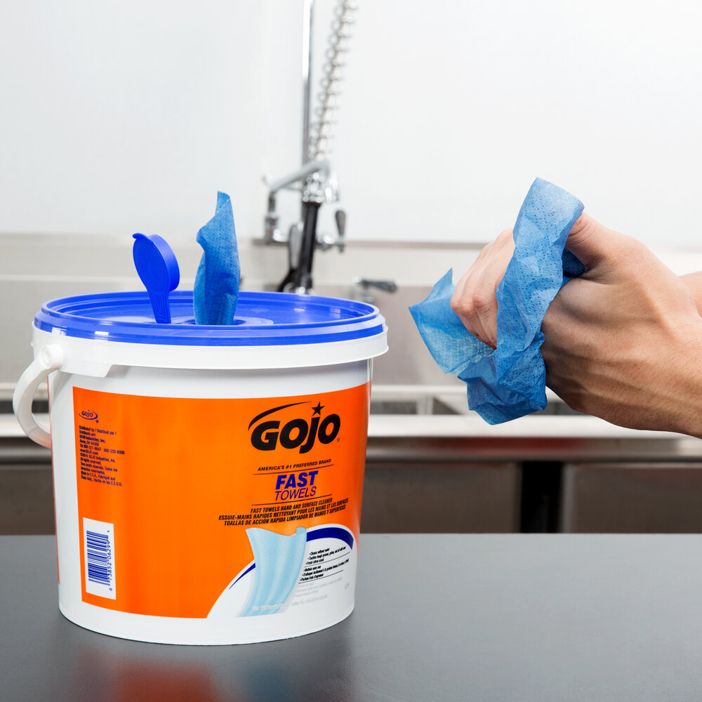 GOJO® 629902 Fast Towels Hand Cleaning Wipes 225 Count Bucket