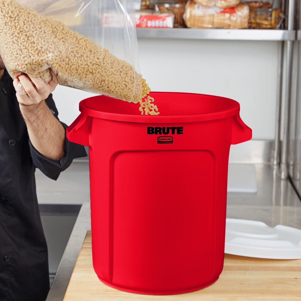 Rubbermaid BRUTE FG261000RED Red 10 Gallon Trash Can