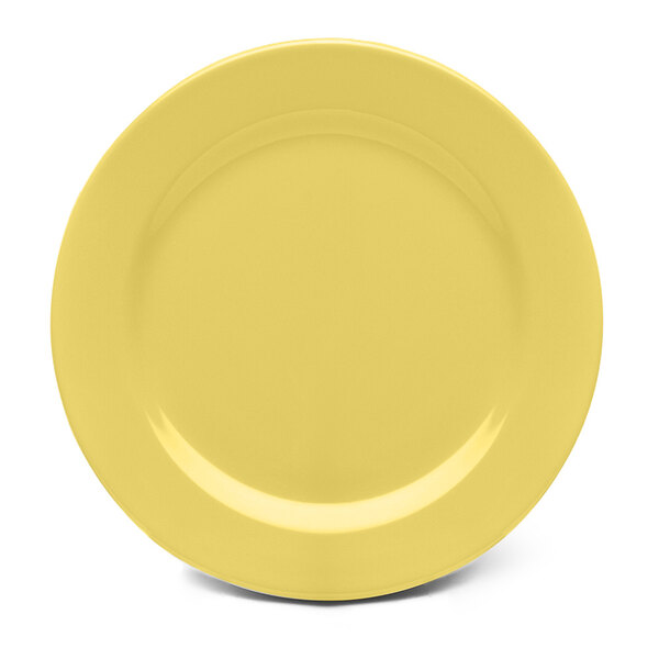 A close-up of an Elite Global Solutions Urban Naturals Olive Oil melamine plate with a yellow surface.