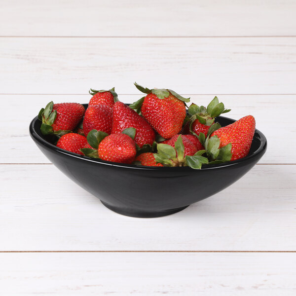An Elite Global Solutions Moderne black melamine bowl filled with strawberries.