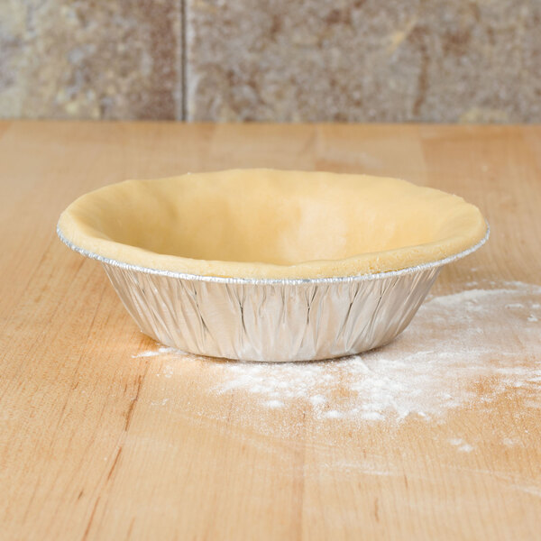 A D&W foil tart pan filled with a pie.