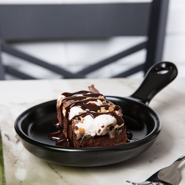 A TuxTrendz Matte Black China skillet with chocolate dessert on a table.
