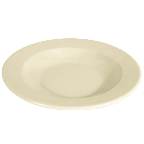 A close-up of an Elite Global Solutions white melamine pasta/soup bowl with a small rim.