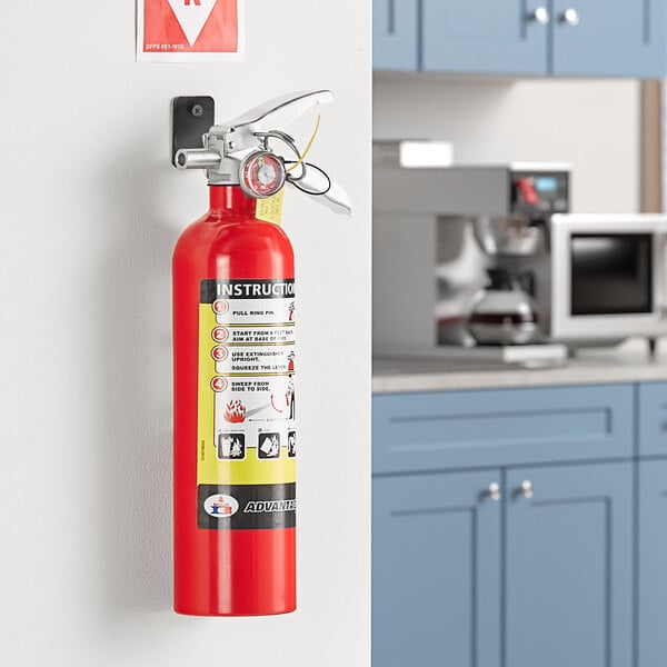 Badger Advantage ADV-250 2.5 lb. Dry Chemical ABC Fire Extinguisher with DOT Vehicle Bracket - Untagged and Rechargeable - UL Rating 1-A:10-B:C