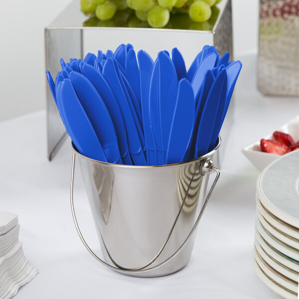 A bucket of blue plastic knives.