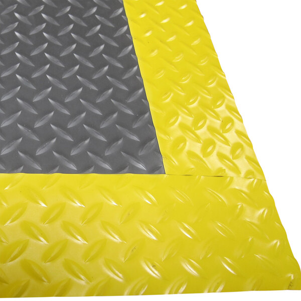 A yellow and grey diamond plate Cactus Mat with a yellow edge.
