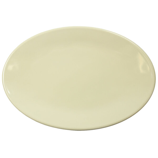 An Elite Global Solutions Vanilla oval melamine plate with a plain edge on a white background.