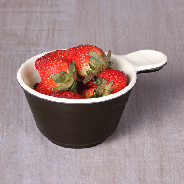 An Elite Global Solutions Durango melamine bowl filled with strawberries on a table.