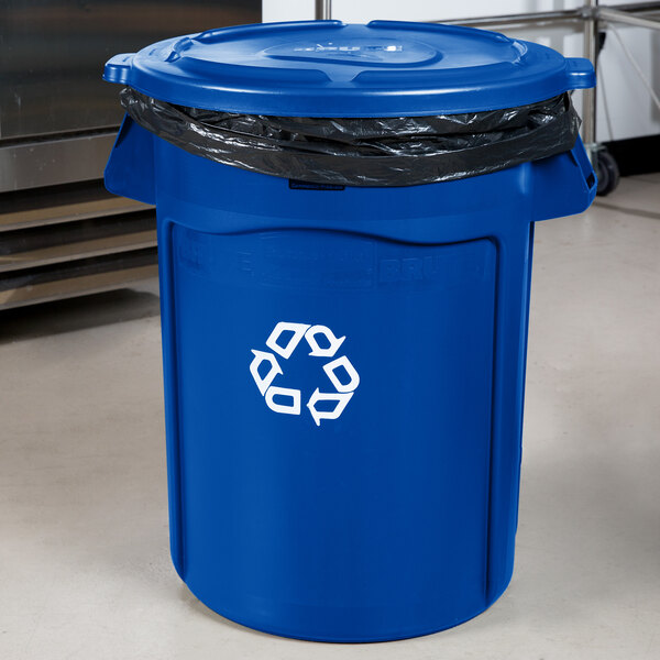 A blue Rubbermaid BRUTE recycling can with a black lid and a recycling symbol.