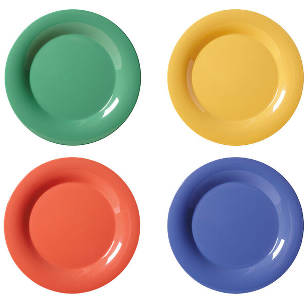 A group of GET Diamond Mardi Gras melamine plates in assorted colors. A close-up of a yellow Diamond Mardi Gras melamine plate.