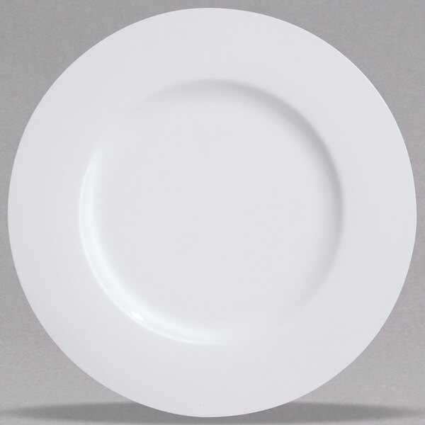 A white Villeroy & Boch bone porcelain plate with a round edge.