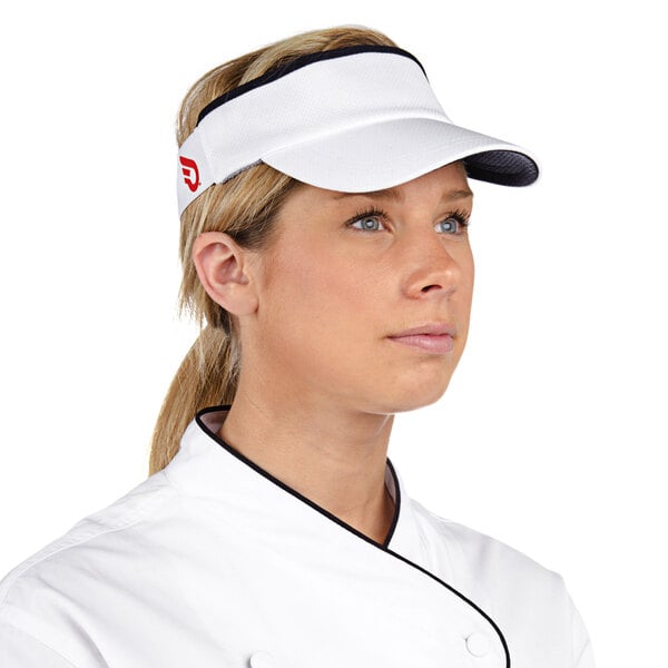 A woman wearing a white Headsweats visor.