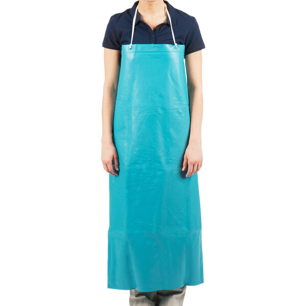 A woman wearing a teal San Jamar vinyl dishwasher apron.