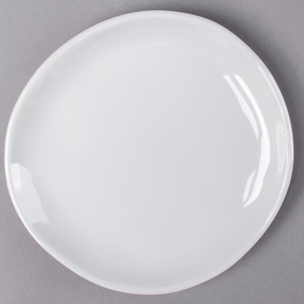 An American Metalcraft Crave white melamine plate with a circular rim.
