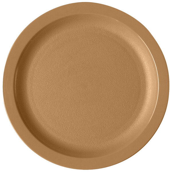 A close-up of a Cambro beige polycarbonate narrow rim plate.