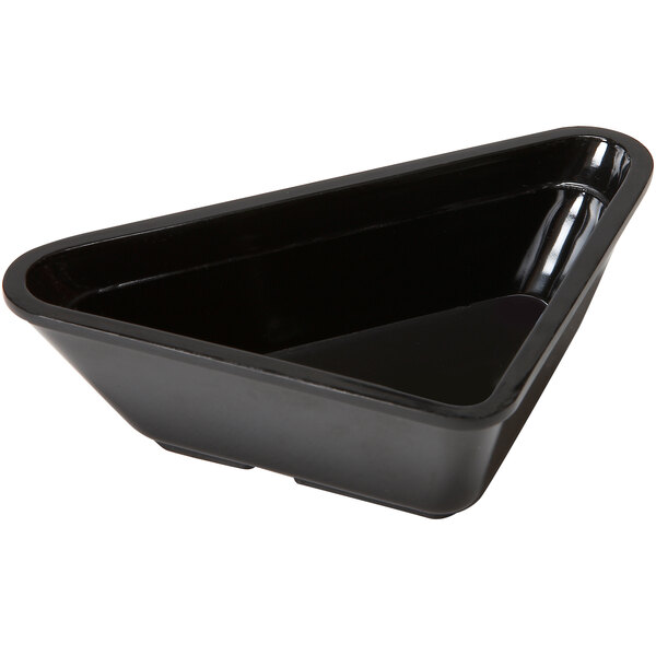 A black triangle shaped bowl with the GET logo.
