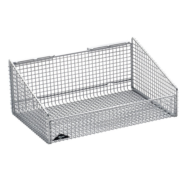 A Metro qwikSIGHT wire mesh basket with a wire handle.