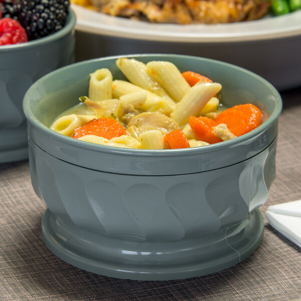 A close-up of a Dinex Turnbury insulated bowl with pasta and vegetables.