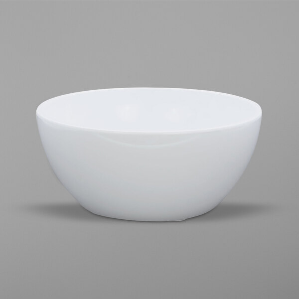A white Elite Global Solutions round melamine bowl.