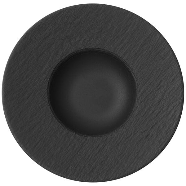 A black porcelain plate with a round center and a black circle in the surface.