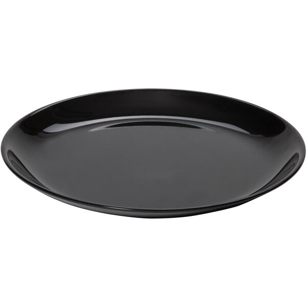 A black round GET Settlement melamine dinner plate with a rim.