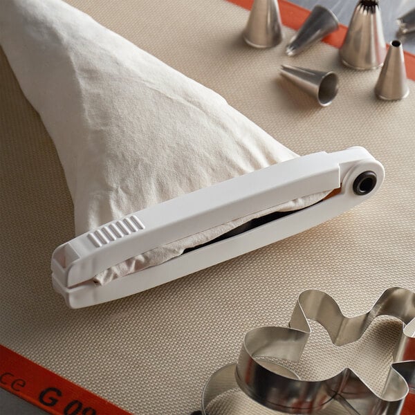 A white rectangular Linden Sweden Twixit! pastry bag clip with a white handle.