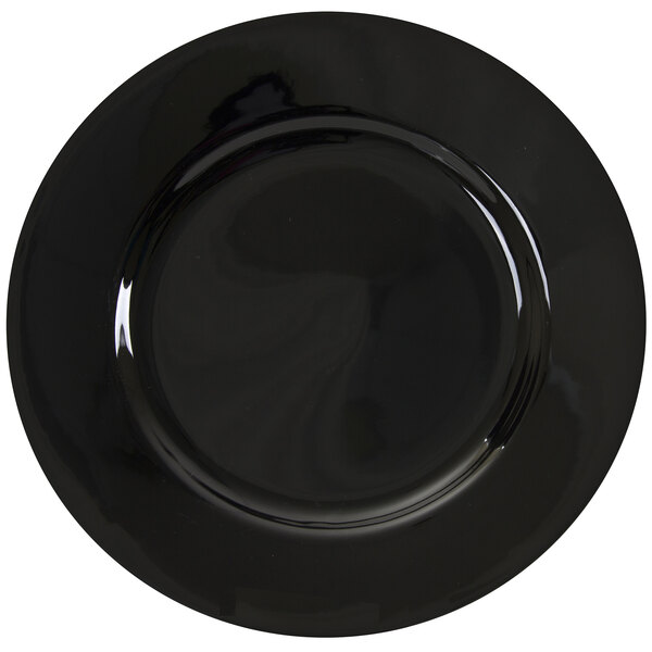 A black charger plate with a circular edge.