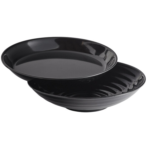 A black bowl with a lid inside.
