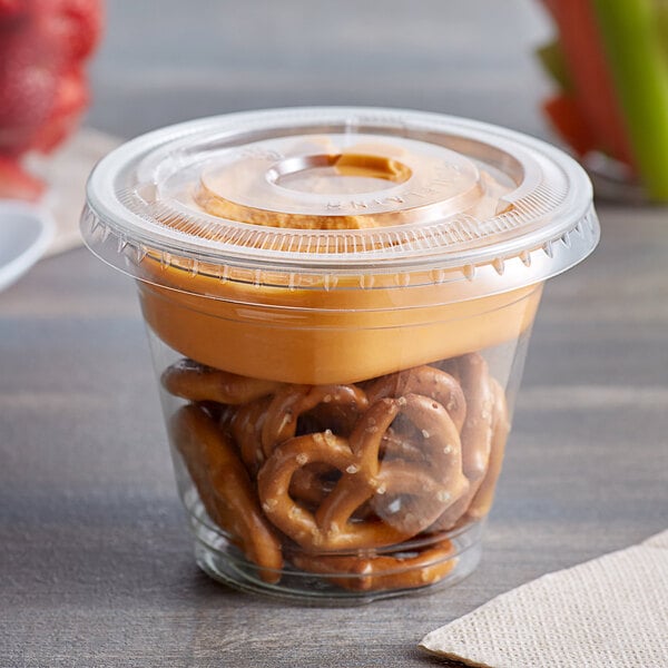A clear plastic Choice container filled with pretzels and a 4 oz. insert.