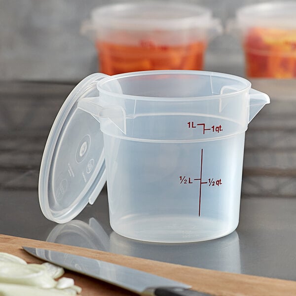 A close up of a Cambro translucent round polypropylene food storage container with a lid.