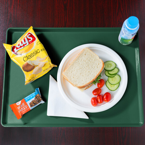 A plate of food and a drink on a Cambro Sherwood Green dietary tray.