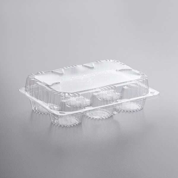 A clear plastic Choice container with a low dome lid holding 4 cupcakes.