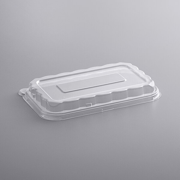 A white Fineline PETE plastic lid on a white rectangular bowl.
