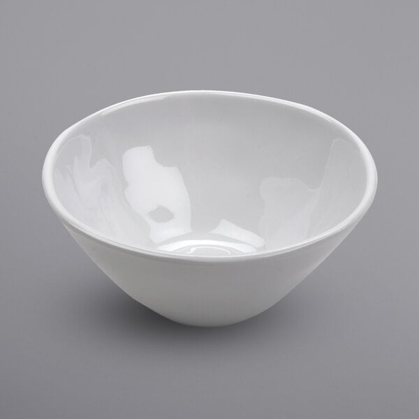 A white GET Arctic Mill bowl on a gray surface.