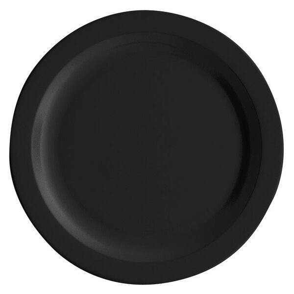 A black Cambro polycarbonate plate with a white rim.