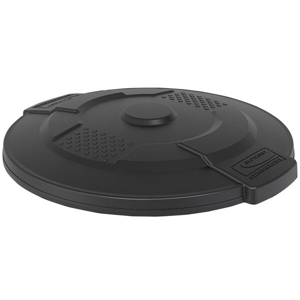 A black Suncast round trash can lid.