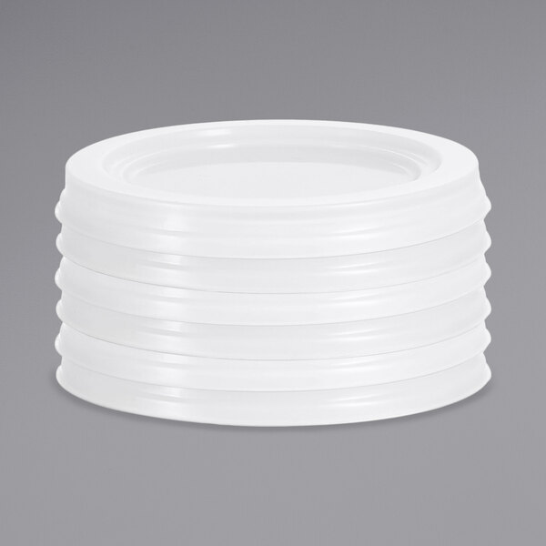 A white Arcoroc polyethylene lid on top of a stack of white plates.