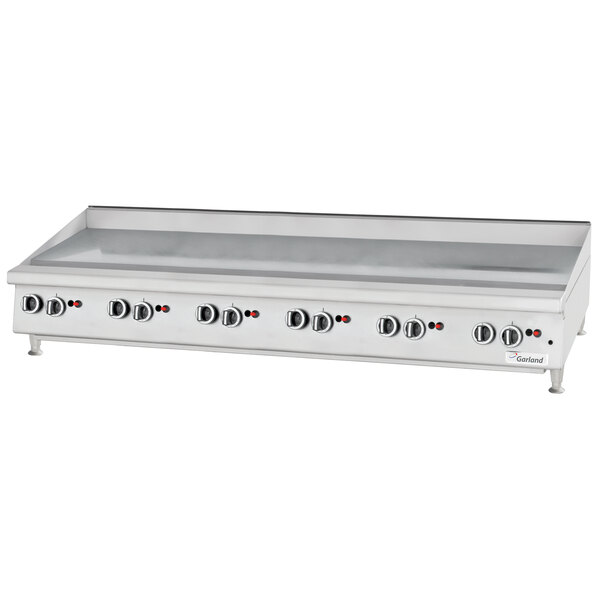 A Garland natural gas countertop griddle with thermostatic controls and a chrome surface.
