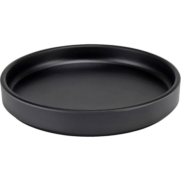 A black round Cal-Mil melamine plate with a round rim.