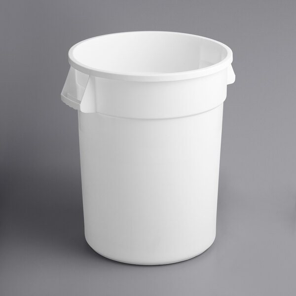 A white plastic Choice 32 Gallon vegetable crisper can with a lid.