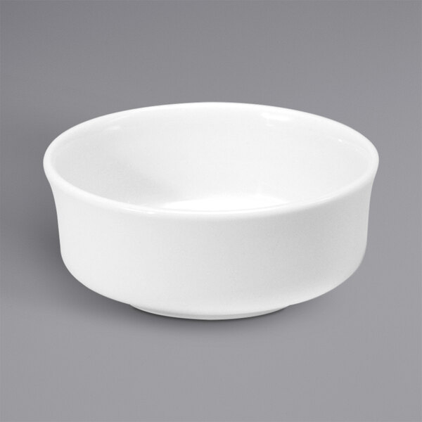 A Oneida Classic cream white porcelain bowl.