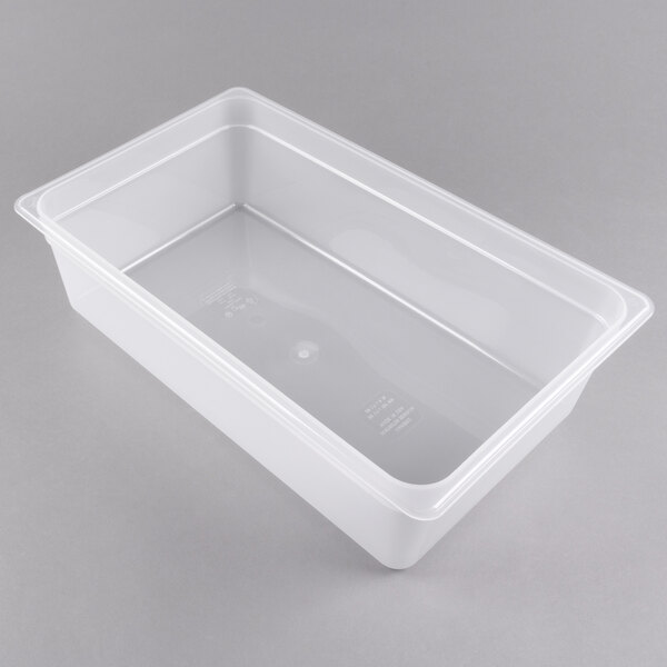 A clear plastic Cambro food pan with a clear lid.