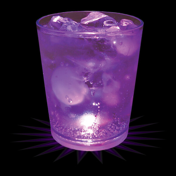 A 12 oz. customizable plastic rocks cup with purple LED lights filled with a purple drink and ice.