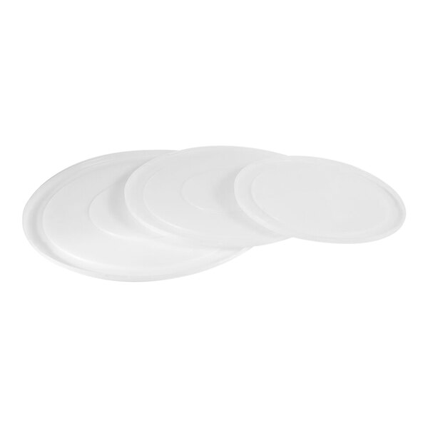 A white lid on a white background for a Schnieder 2.5 Qt. mixing bowl.