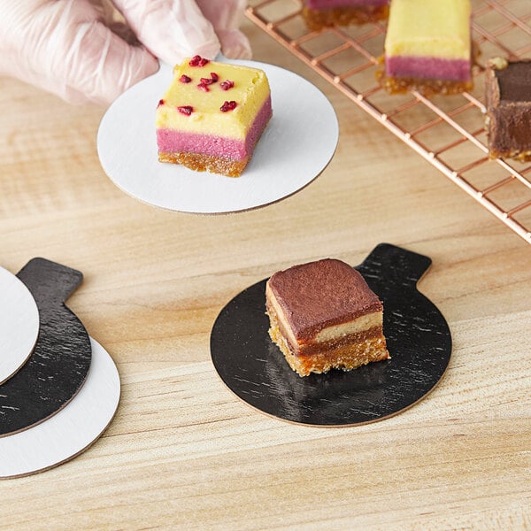 Enjay 3 1/4" Round Reversible White / Black Single Serve Dessert Board with Tab - 500/Case