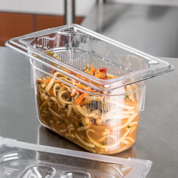 A Vollrath 1/9 size clear polycarbonate food pan with noodles and vegetables in it.
