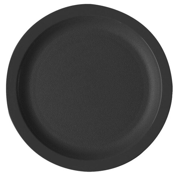A black round plate with a narrow black rim.